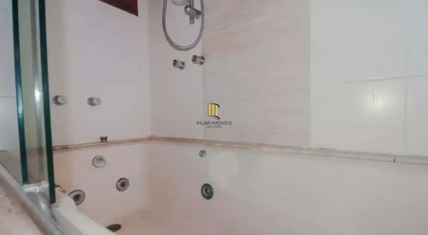 Casa sobrado no bairro Vila Ipiranga de 4 dormitórios e 2 vagas