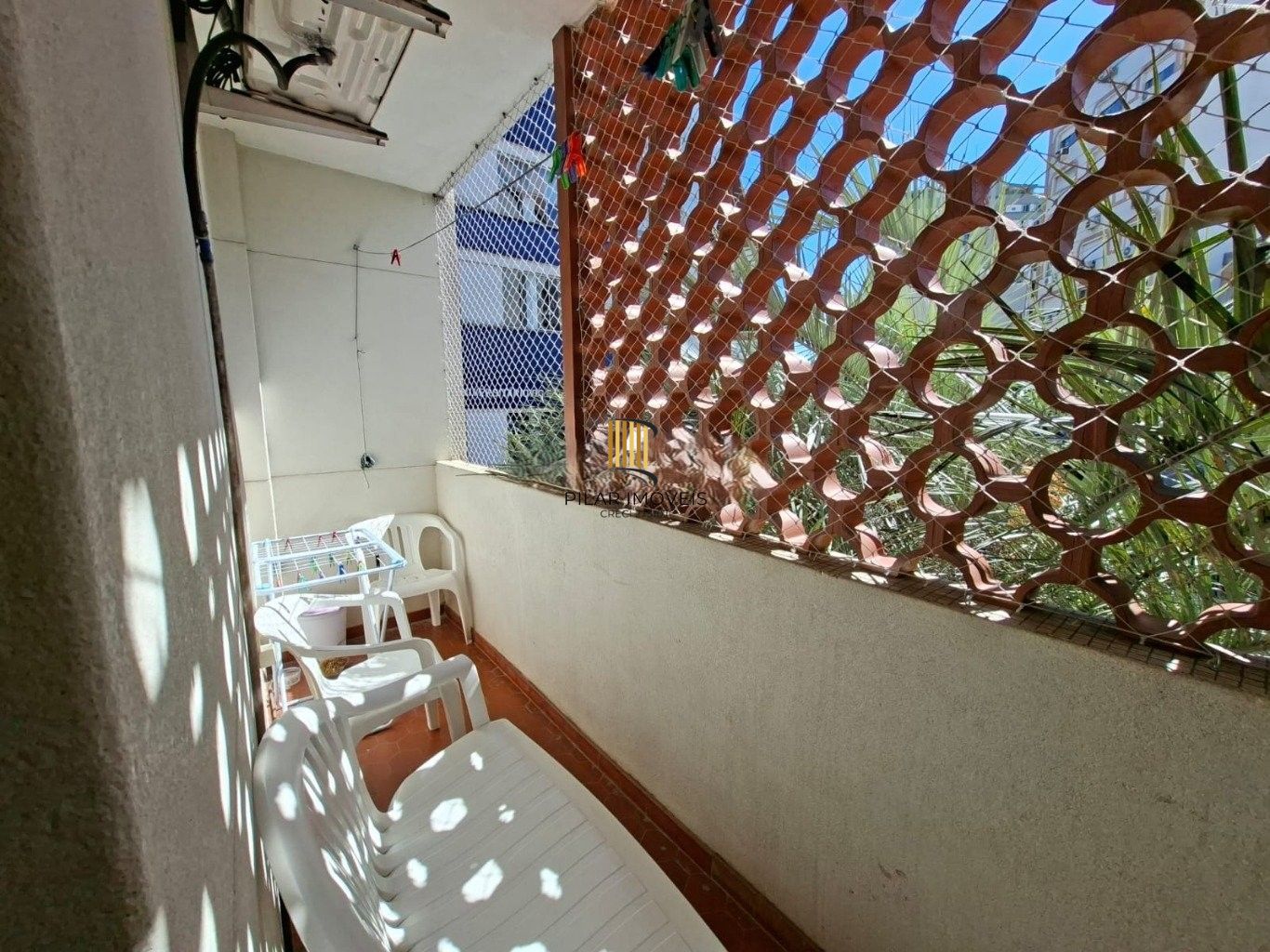 Lindo apartamento de 2 dorm. + dependência no Centro Histórico