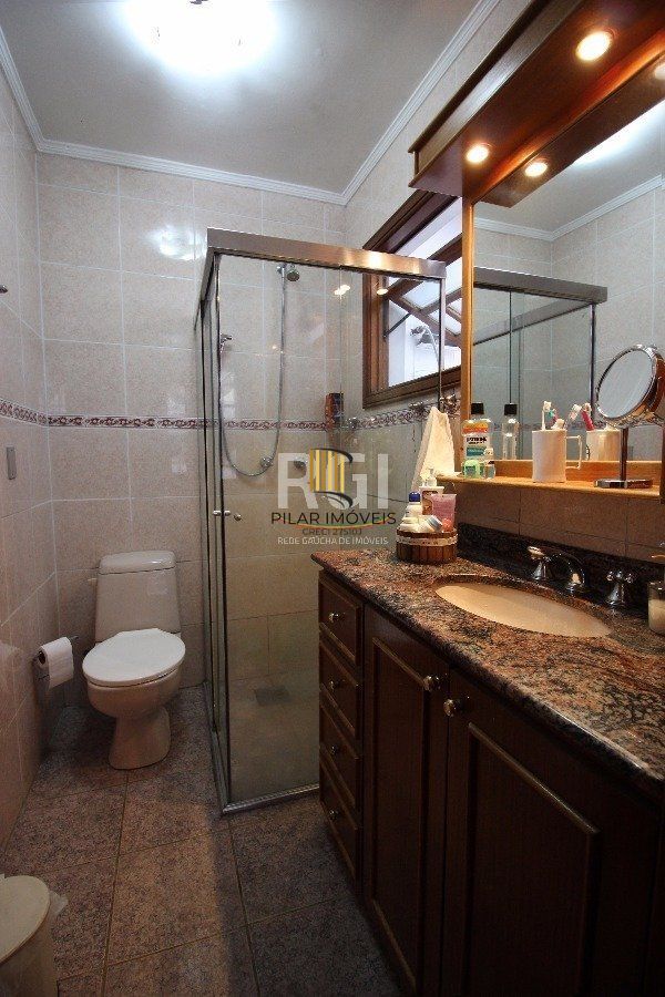 Casa para Venda - 280m², 3 dormitórios, 2 vagas - Petrópolis