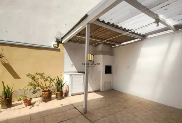 Apartamento Térreo com pátio no Menino Deus de 1 dormitório DESOCUPADO