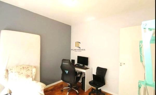 Apartamento no Petrópolis de 2 dormitórios REFORMADO