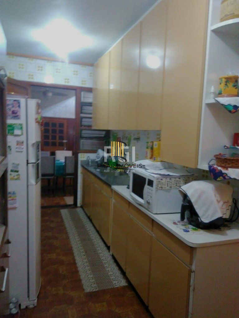Casa para Venda - 340m², 4 dormitórios, sendo 2 suites, 3 vagas - Jardim Lindóia
