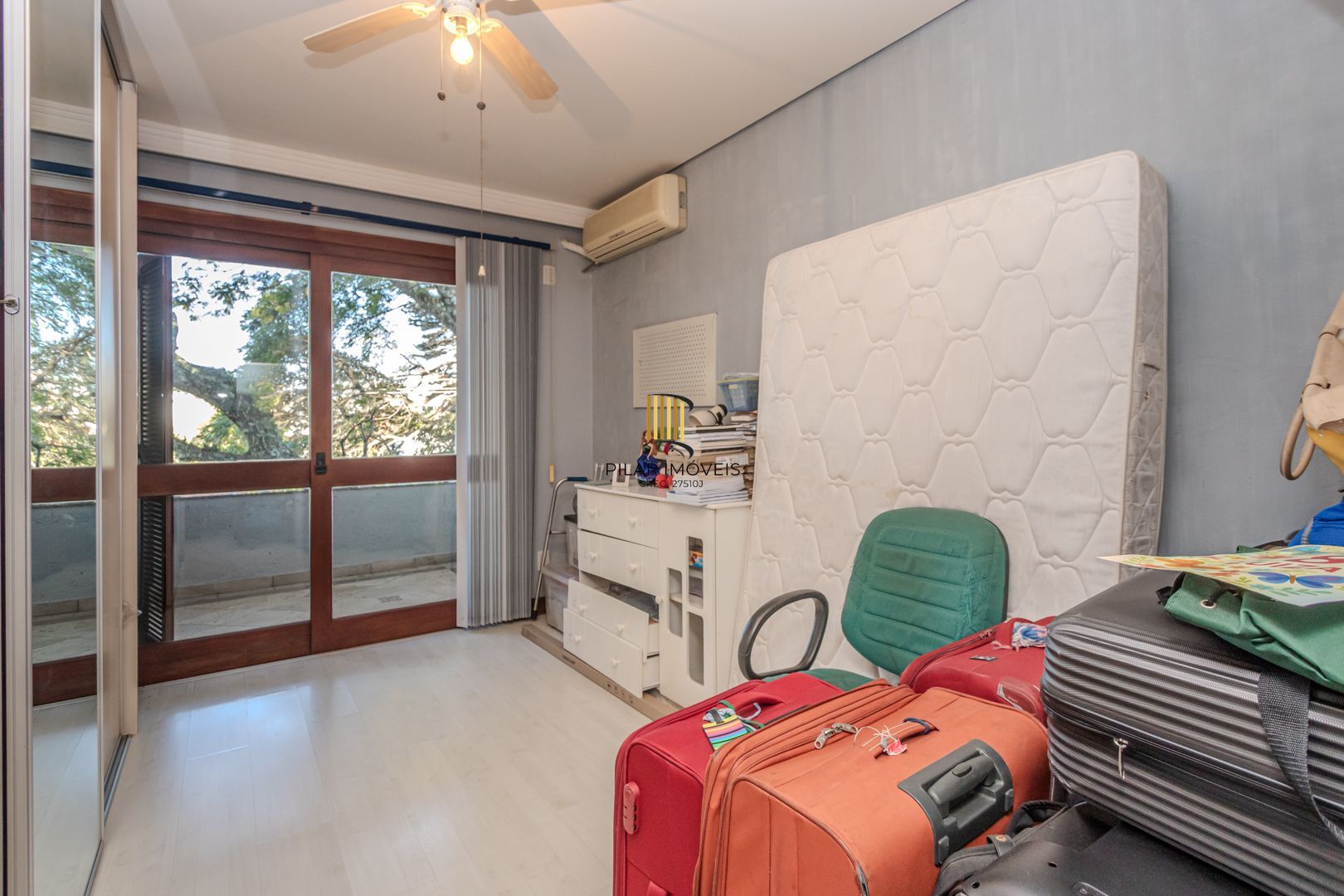 Casa de Condomínio 5 dormitórios no bairro Três Figueiras
