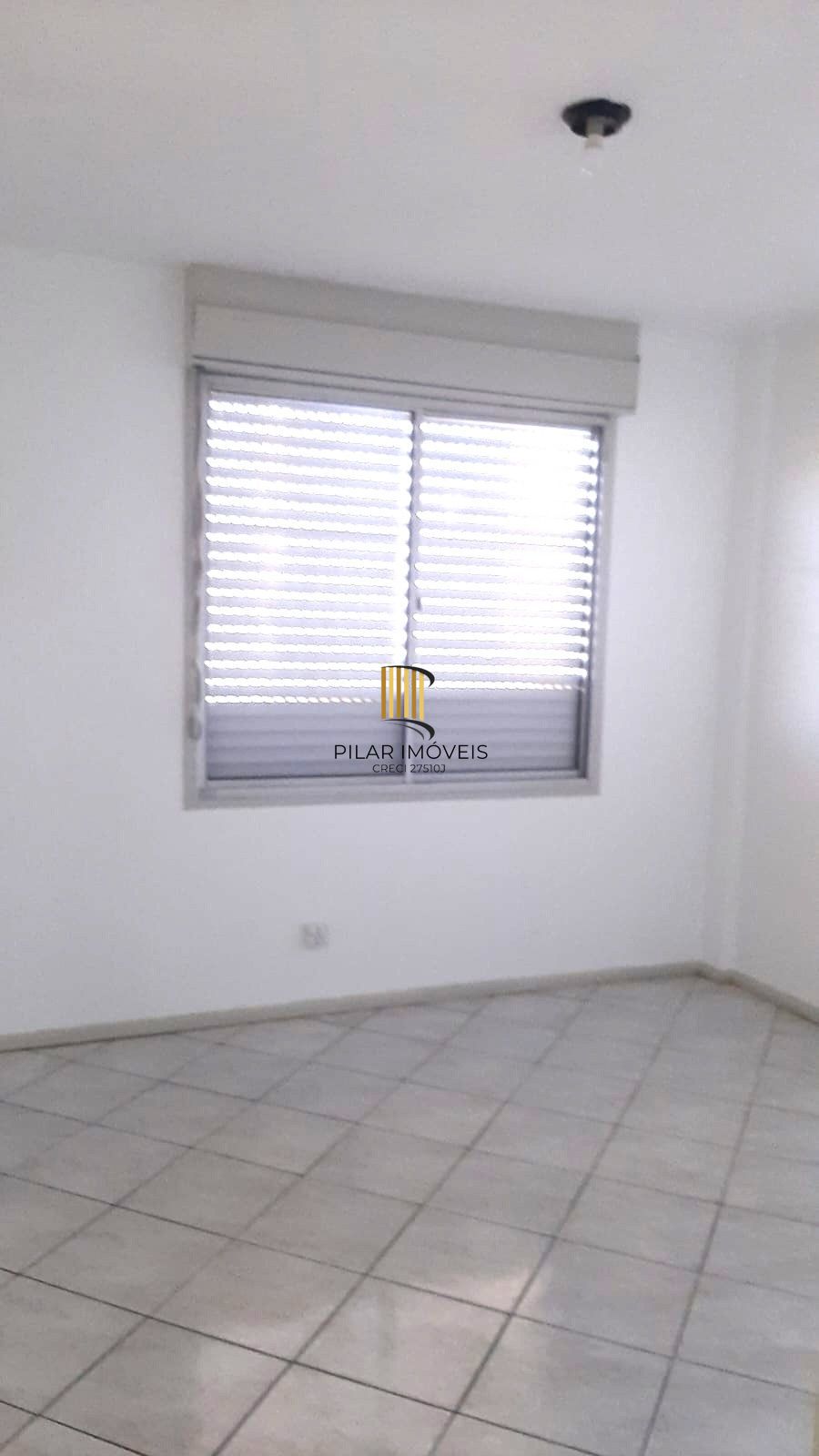 Apartamento de 1 dormitório no bairro Cristal DESOCUPADO