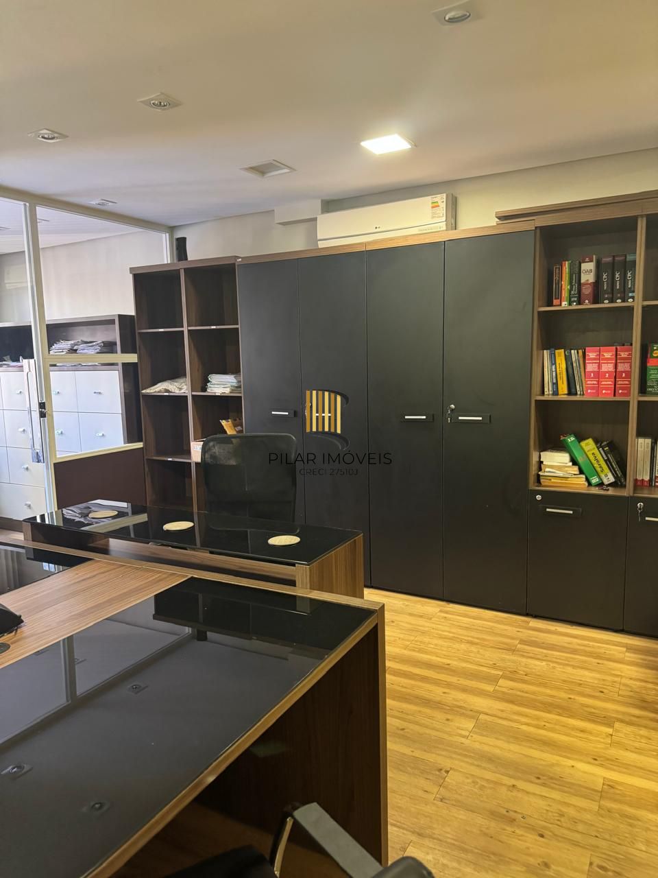 Sala comercial mobiliada com 42m² no bairro Praia de Belas DESOCUPADA