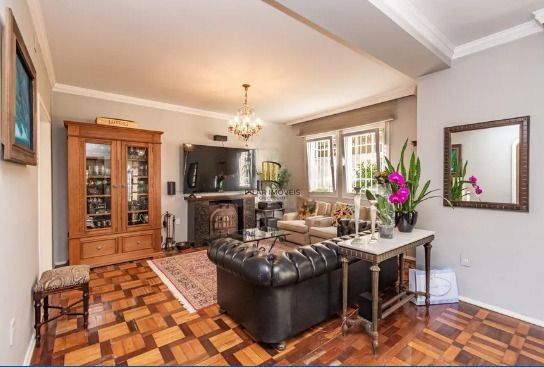 Casa 4 dormitórios no bairro Petrópolis