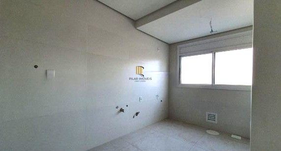 Apartamento no Passo D'areia de 2 dormitórios e 2 vagas DESOCUPADO