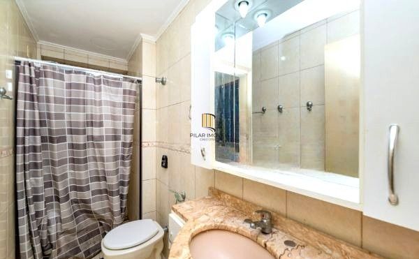 Apartamento no bairro Tristeza de 2 dormitórios e dependência