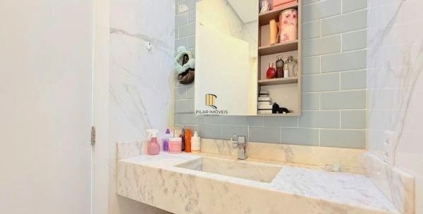 Sobrado no bairro Vila Ipiranga de 4 dormitórios e 4 vagas