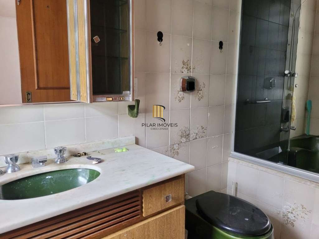 Casa 5 dormitórios no bairro Petrópolis