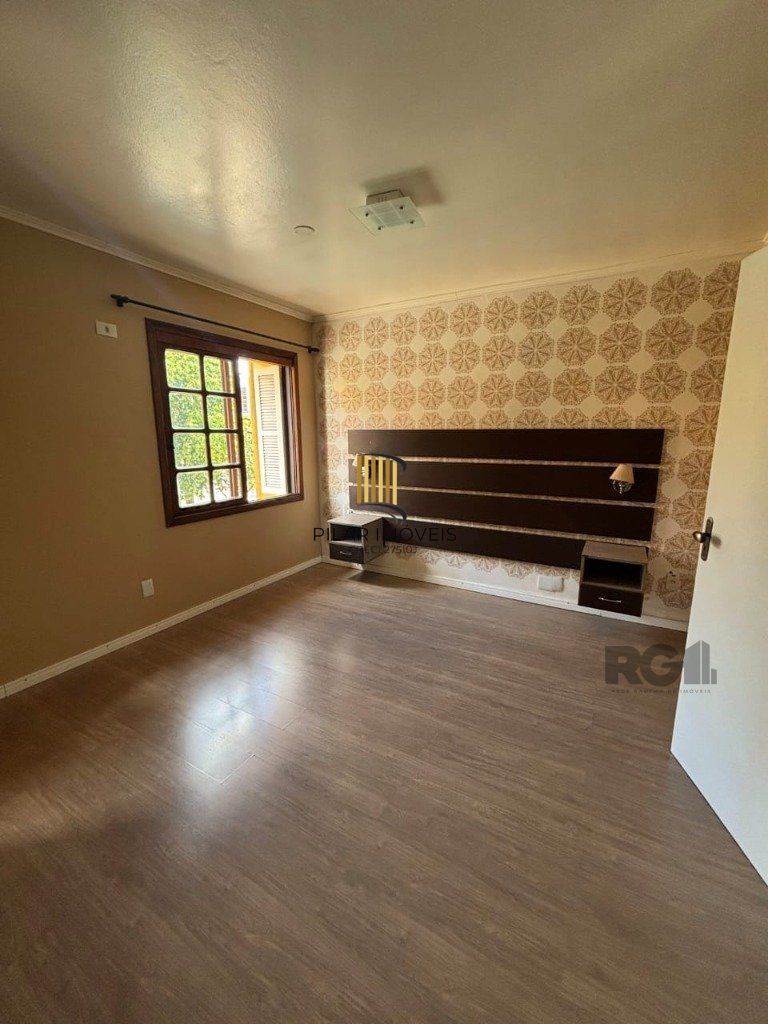 Casa de 3 dormitórios e 2 vagas - Medianeira