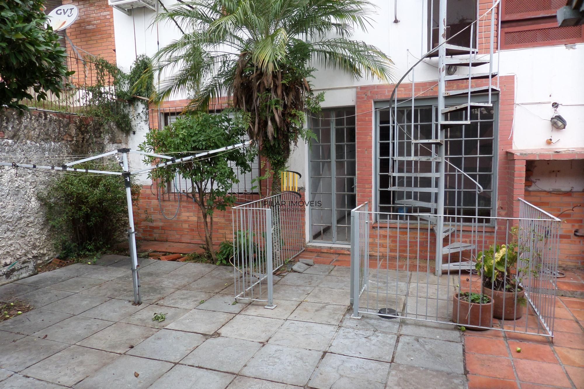 Casa no bairro Ipanema de 3 dormitórios e 2 vagas