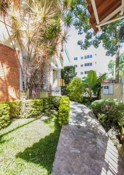 Casa sobrado no Petrópolis com 7 dormitórios e 4 vagas