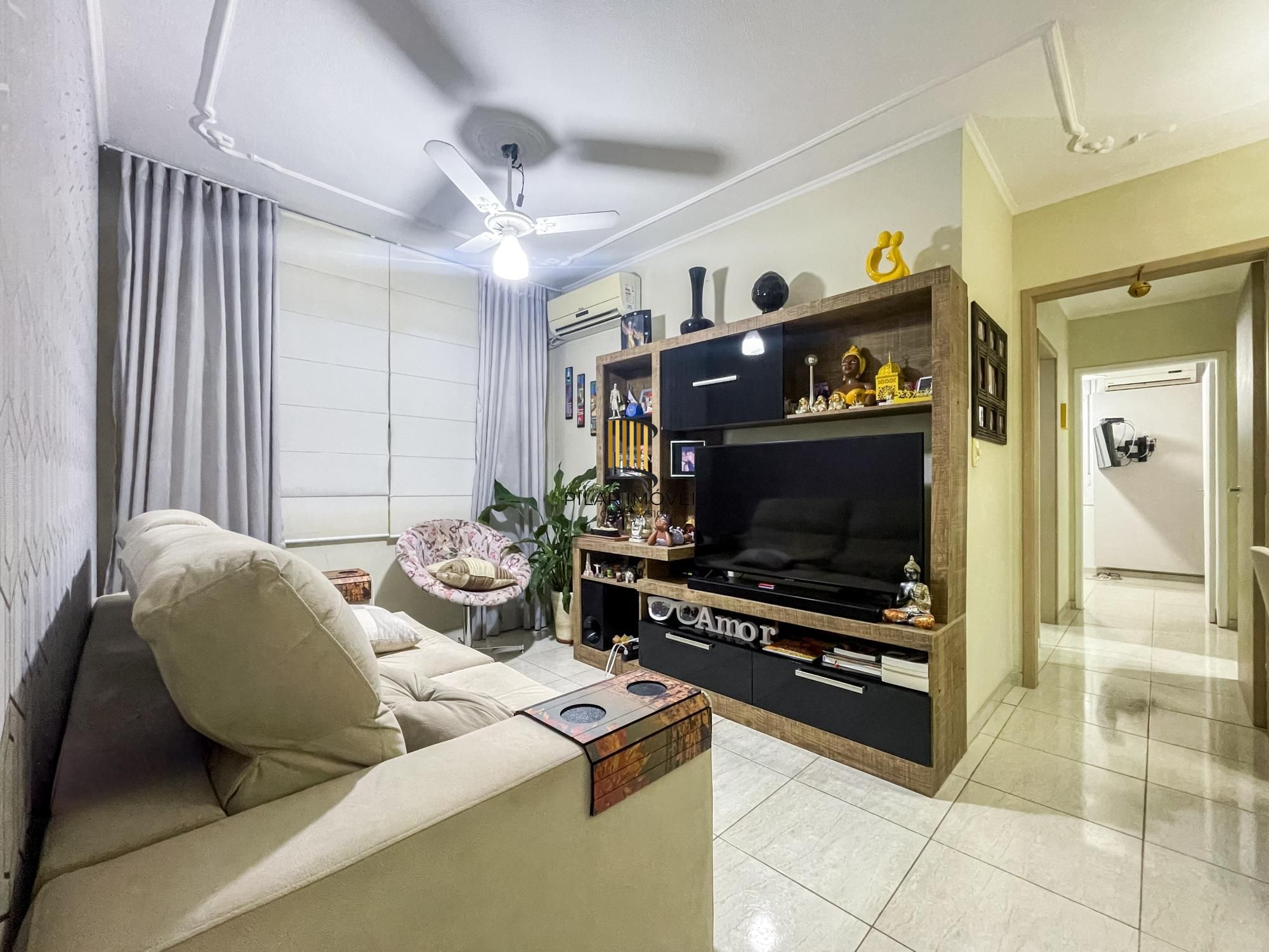 Apartamento no bairro Cristal de 2 dormitórios e vaga