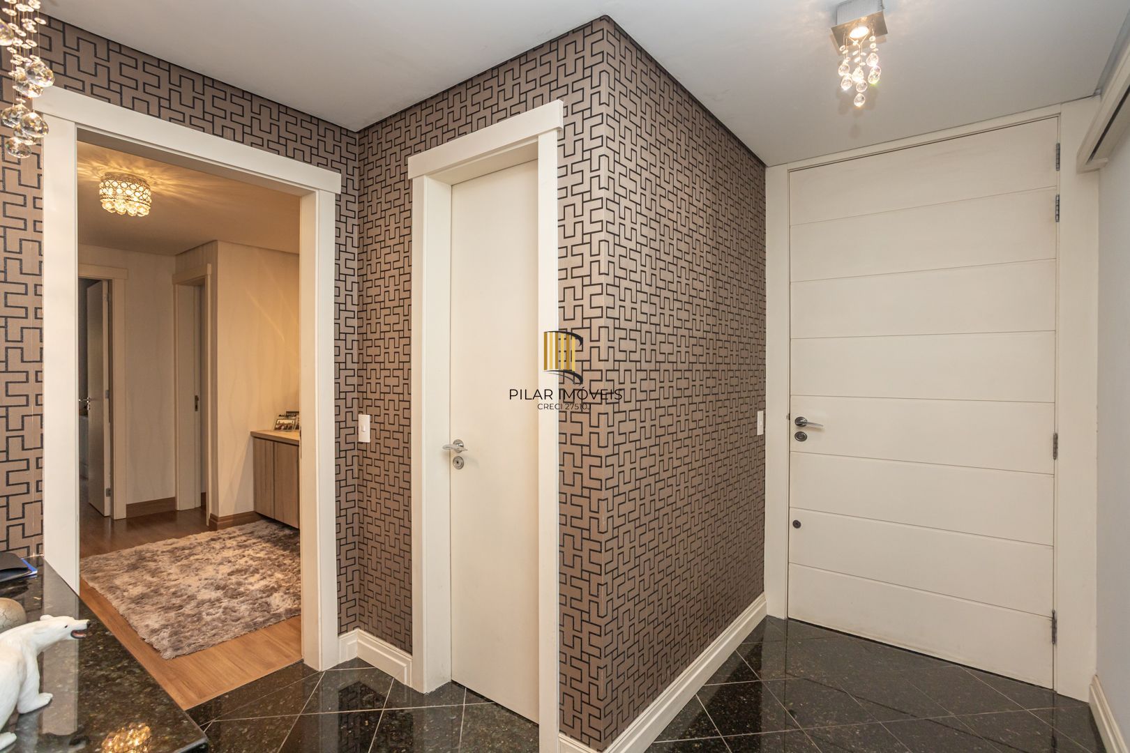 COBERTURA MOBILIADA COM VISTA PARA O GUAÍBA