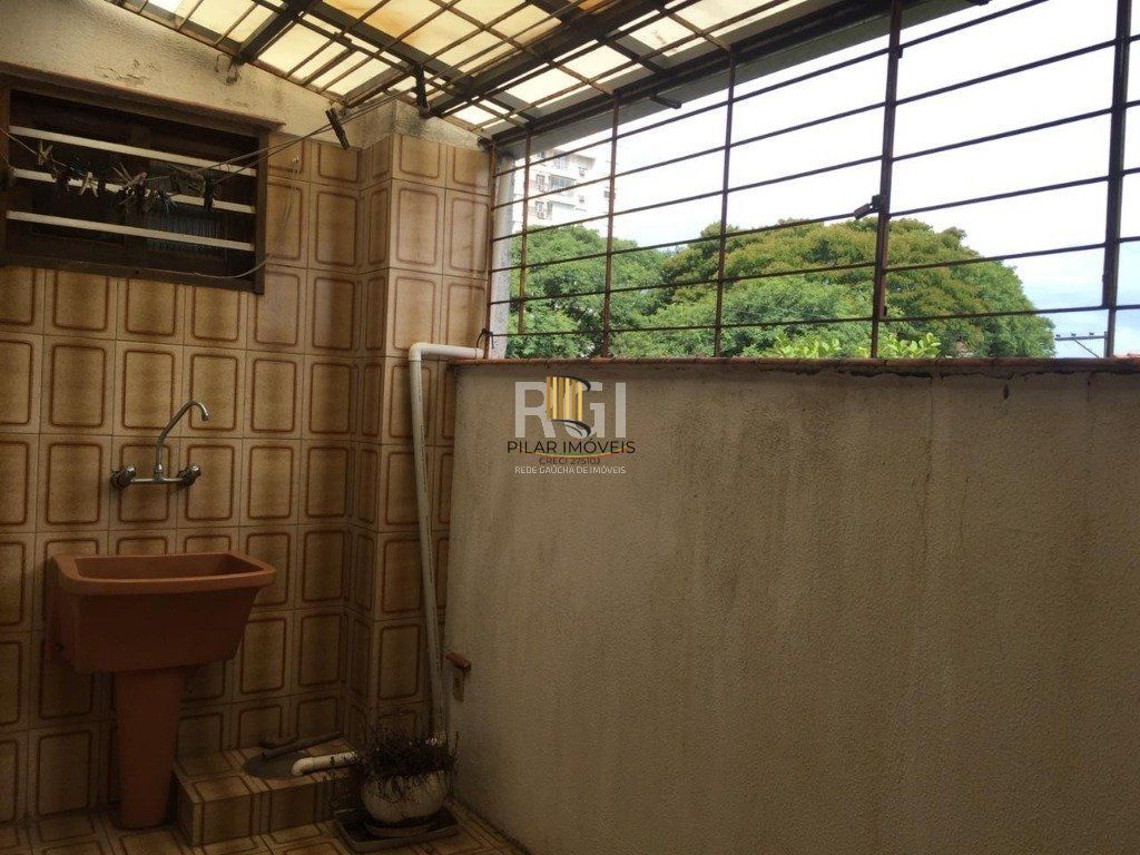 Casa para Venda - 340m², 4 dormitórios, sendo 2 suites, 3 vagas - Jardim Lindóia