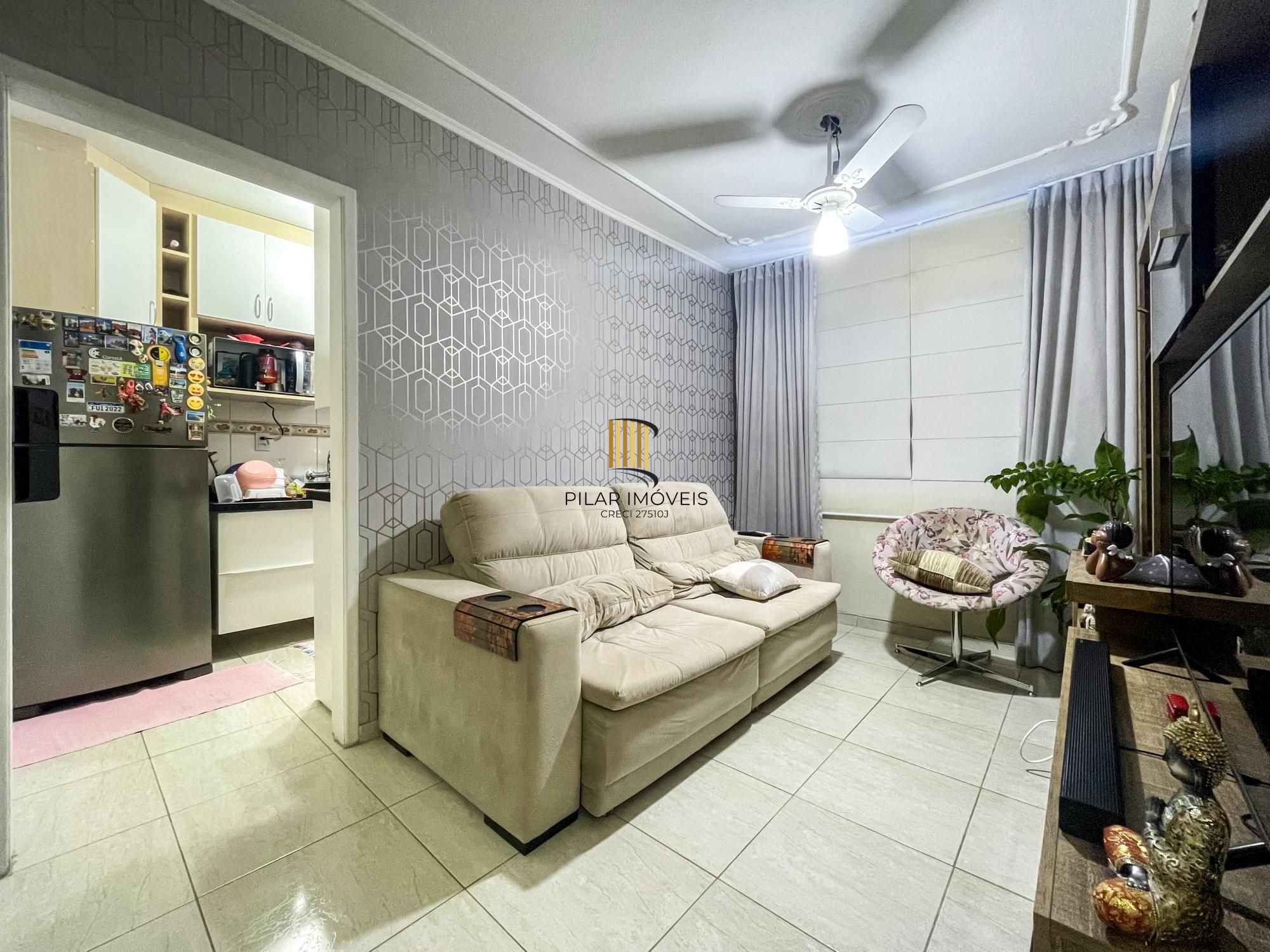 Apartamento no bairro Cristal de 2 dormitórios e vaga
