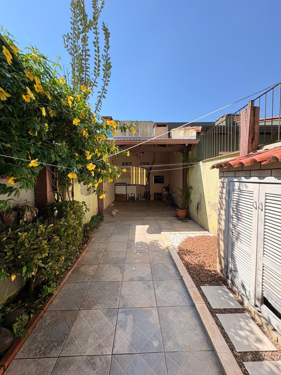 Casa sobrado de 3 dormitórios e 2 vagas