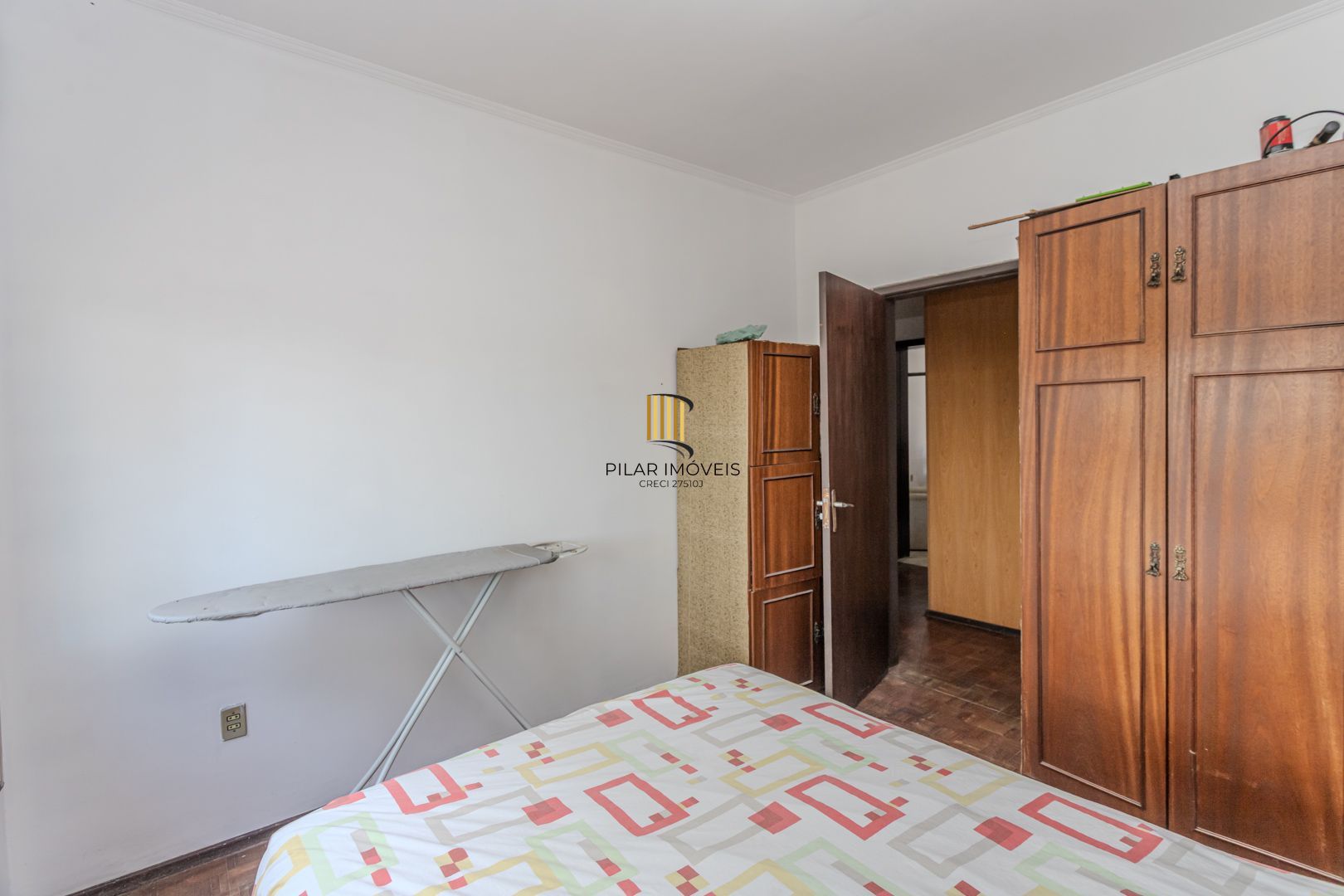 Prédio Residencial no Passo D'areia com 8 dormitórios e 8 vagas