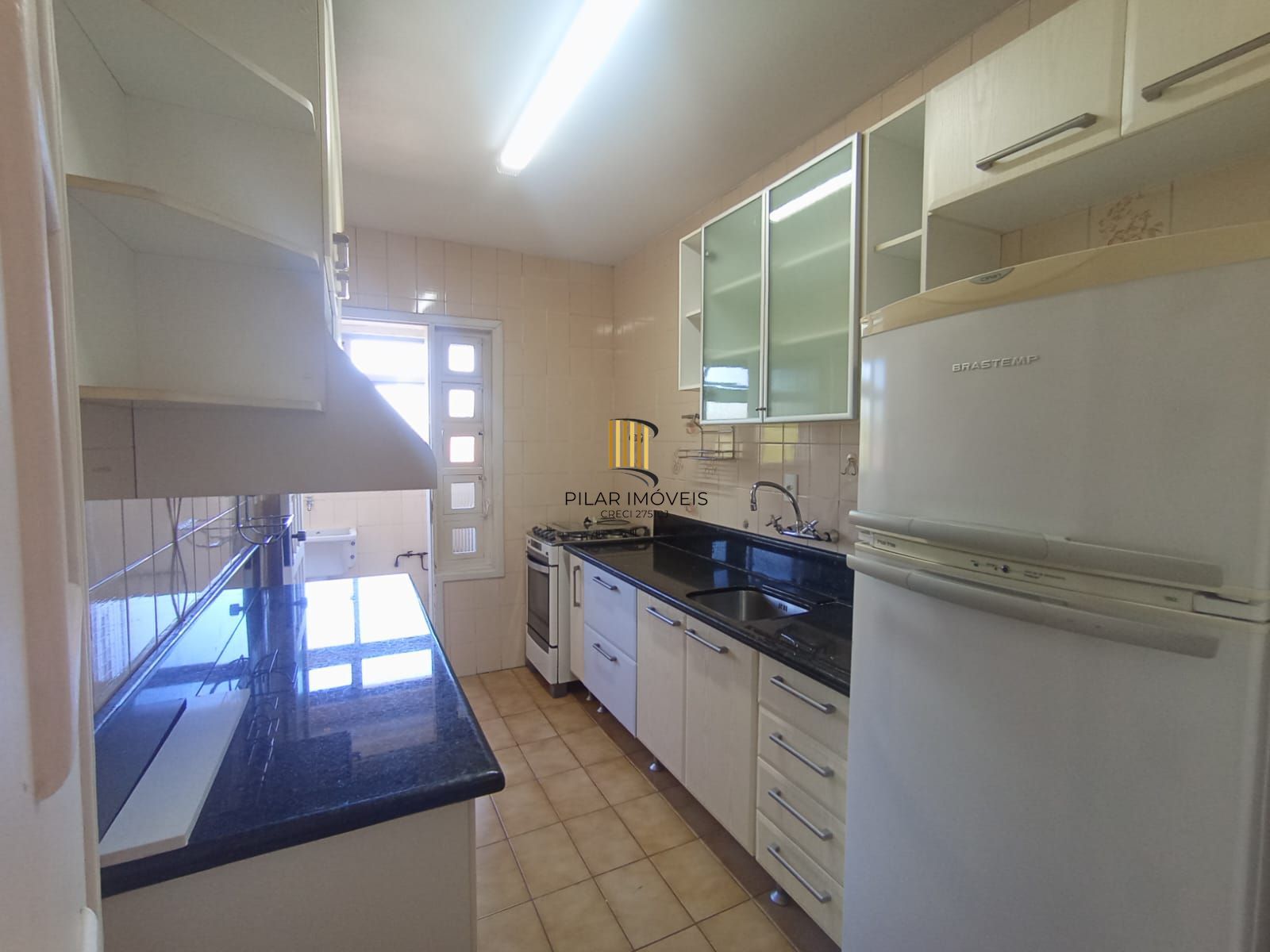 Apartamento no bairro Teresópolis de 2 dormitórios e vaga DESOCUPADO