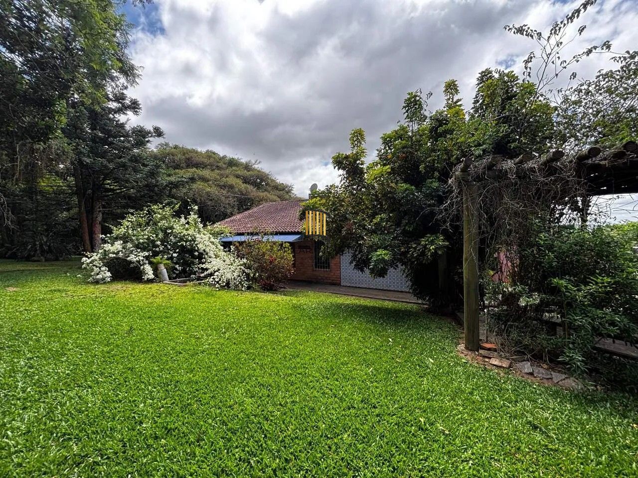 Sítio 6 dormitórios no bairro Fiuza