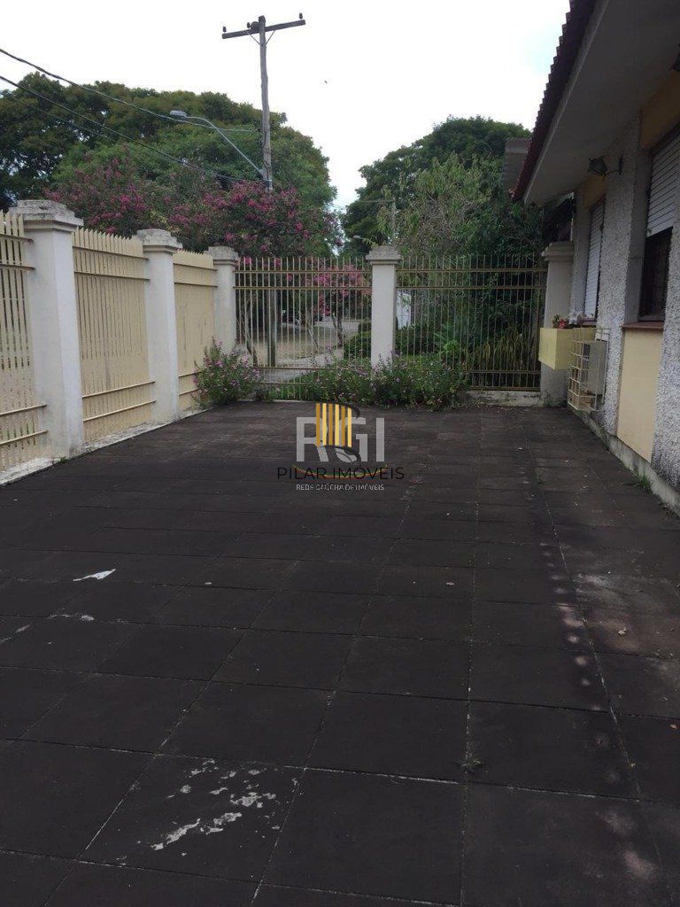 Casa para Venda - 340m², 4 dormitórios, sendo 2 suites, 3 vagas - Jardim Lindóia