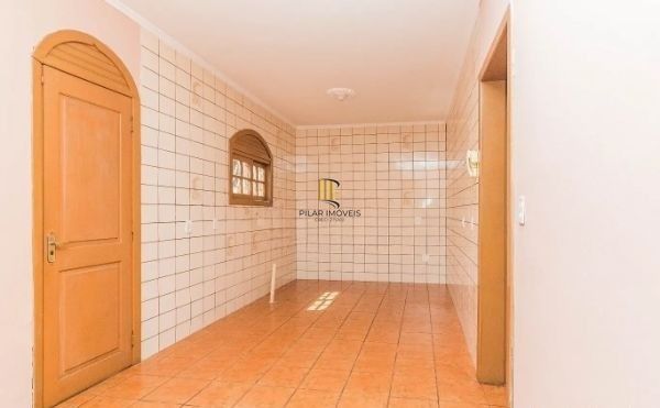 Casa no Sarandi de 4 dormitórios e 4 vagas