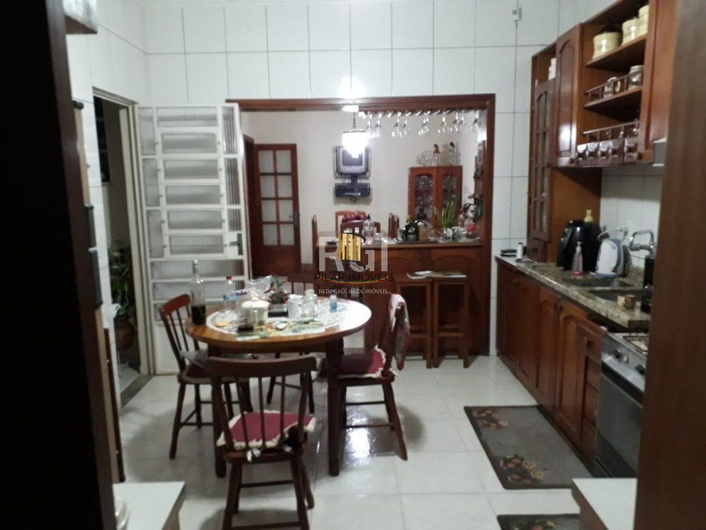 Casa para Venda - 197m², 3 dormitórios, 4 vagas - Sarandi