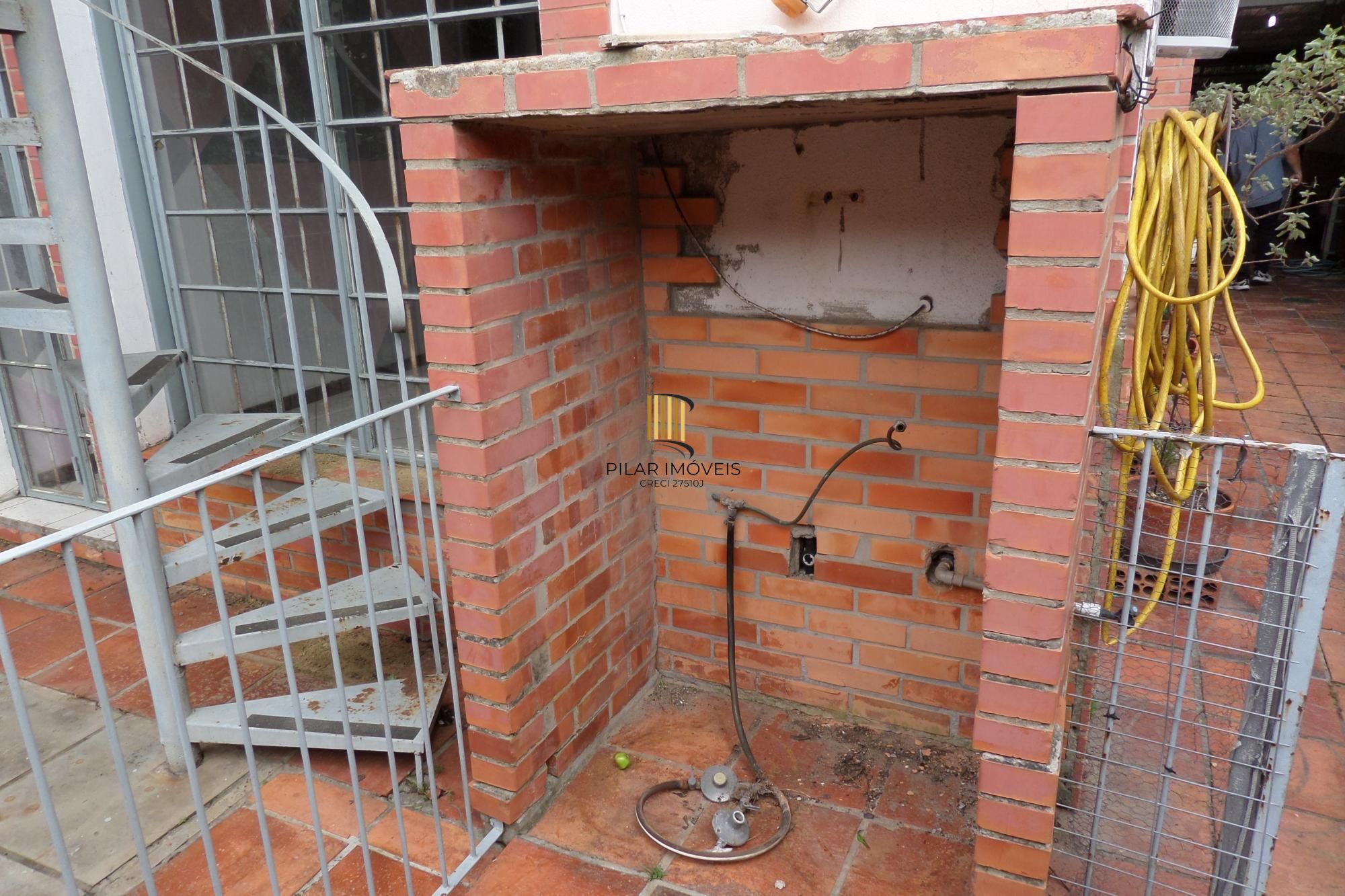 Casa no bairro Ipanema de 3 dormitórios e 2 vagas