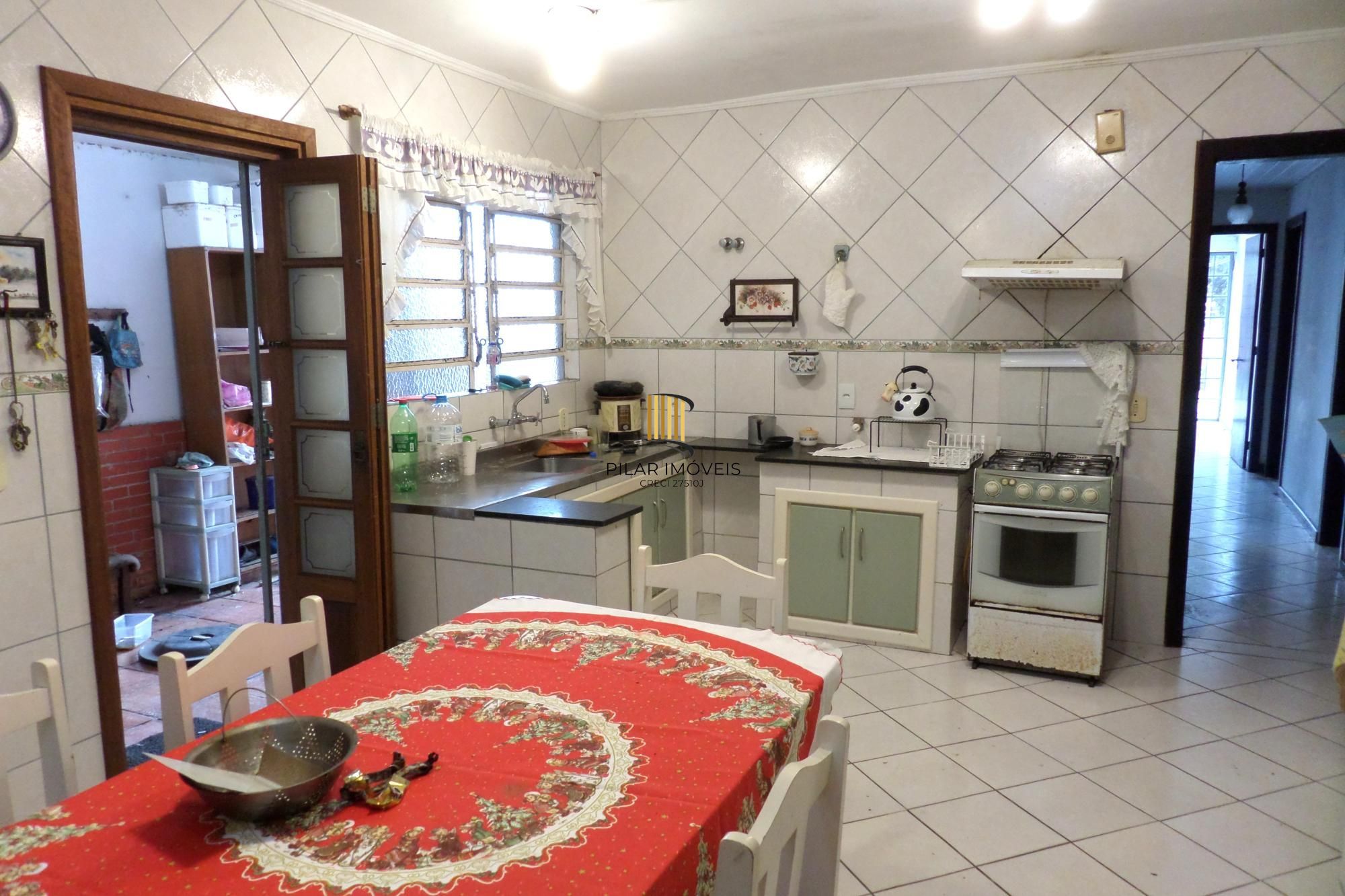 Casa no bairro Ipanema de 3 dormitórios e 2 vagas