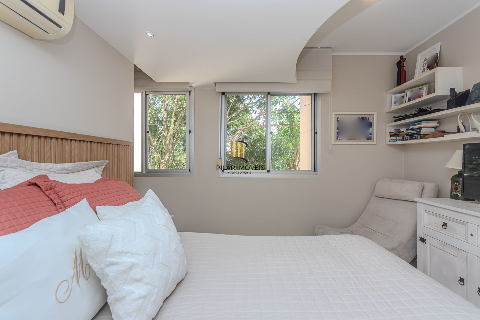 Apartamento diferenciado no bairro Nonoai de 3 dormitórios  2 vagas e infra