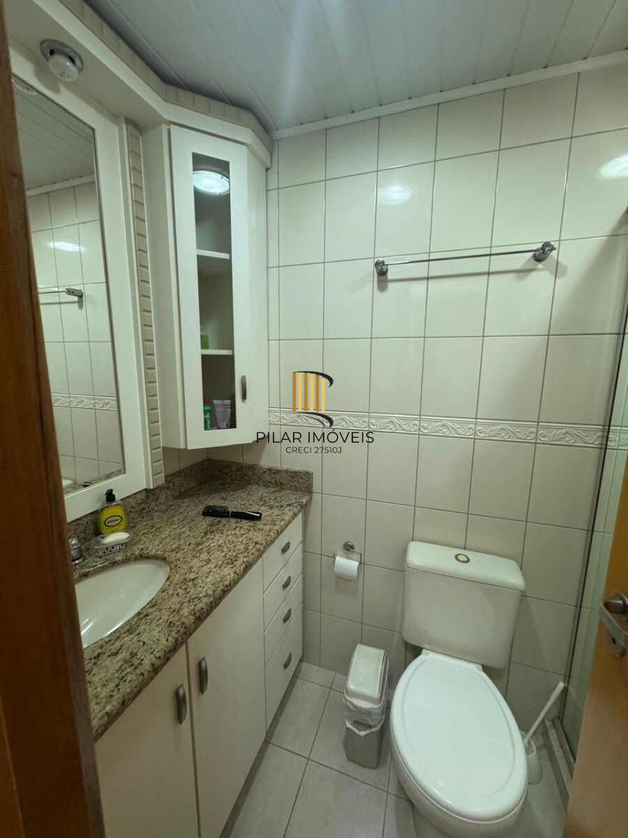 Apartamento na Cidade Baixa de 2 dormitórios e vaga