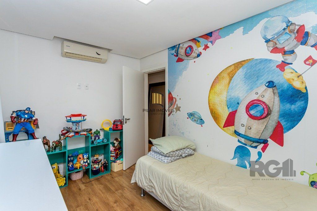 Casa sobrado no bairro Santo Antônio de 4 dormitórios e 3 vagas