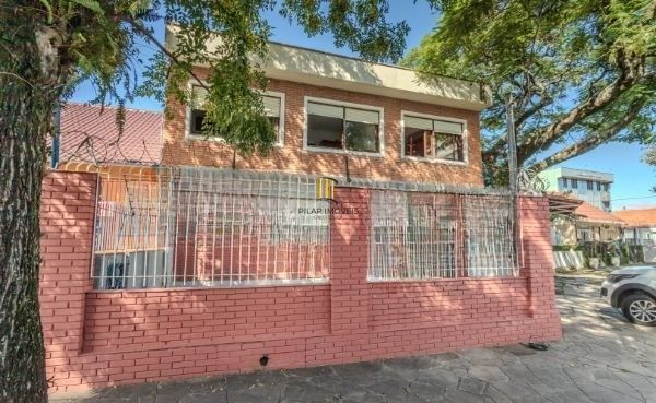 Prédio Comercial no Passo D'areia com 8 dormitórios e 8 vagas