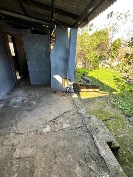 Casa 2 dormitórios no bairro Fião