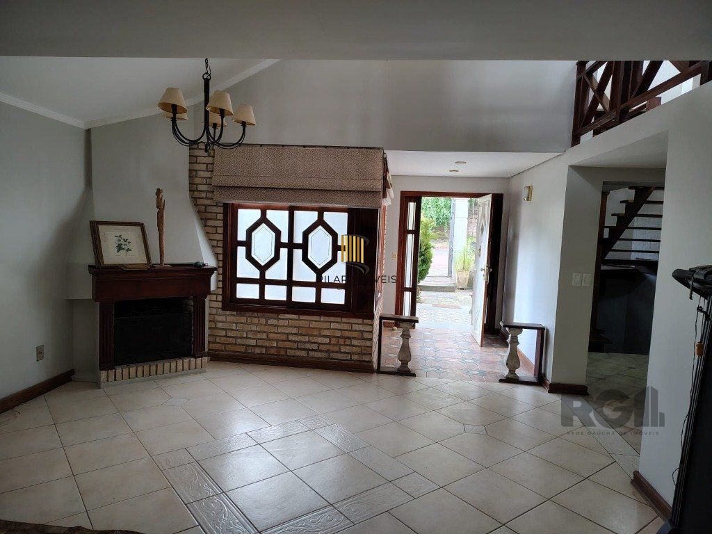 Casa sobrado com 300m² na Vila Nova de 3 dormitórios e 4 vagas
