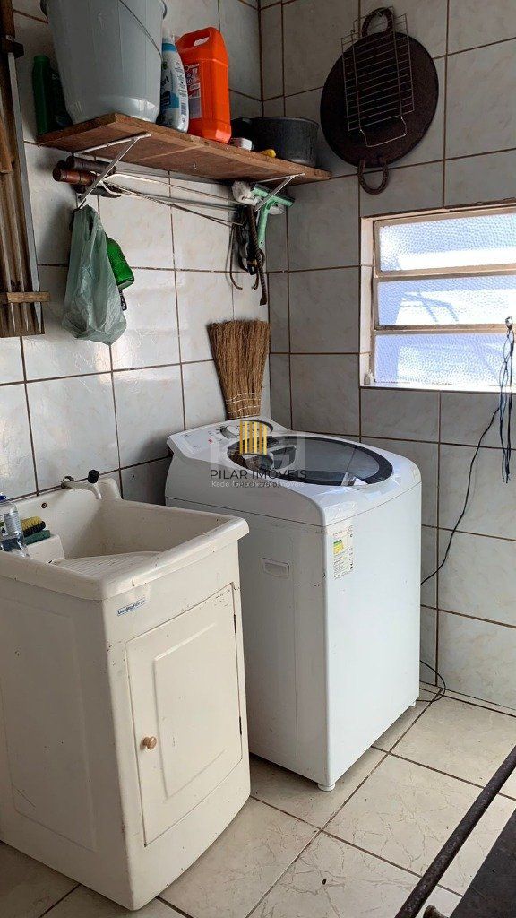 Casa 4 dormitórios 3 banheiros garagem coberta para 3 + carros