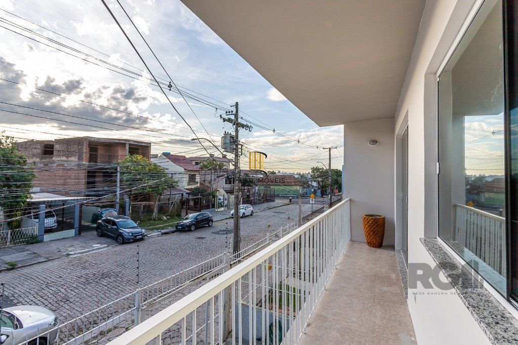 Casa sobrado no bairro Santo Antônio de 4 dormitórios e 3 vagas
