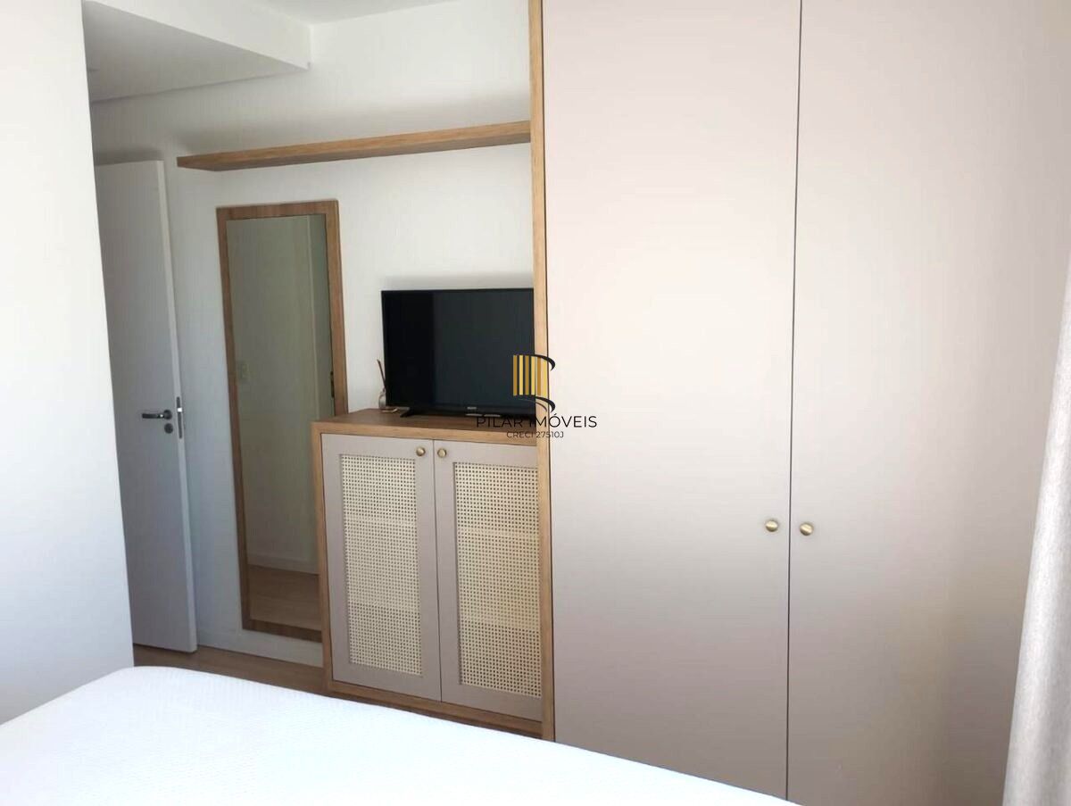 Apartamento de 2 dormitórios e 2 vagas DESOCUPADO