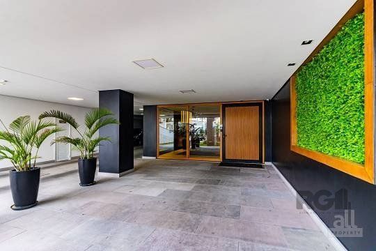 Apartamento  no Menino Deus de 3 dormitórios e 2 vagas