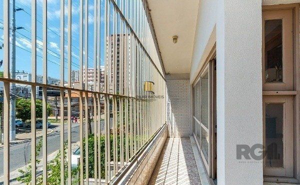 Casa 4 Dormitório(s) Bairro Petrópolis
