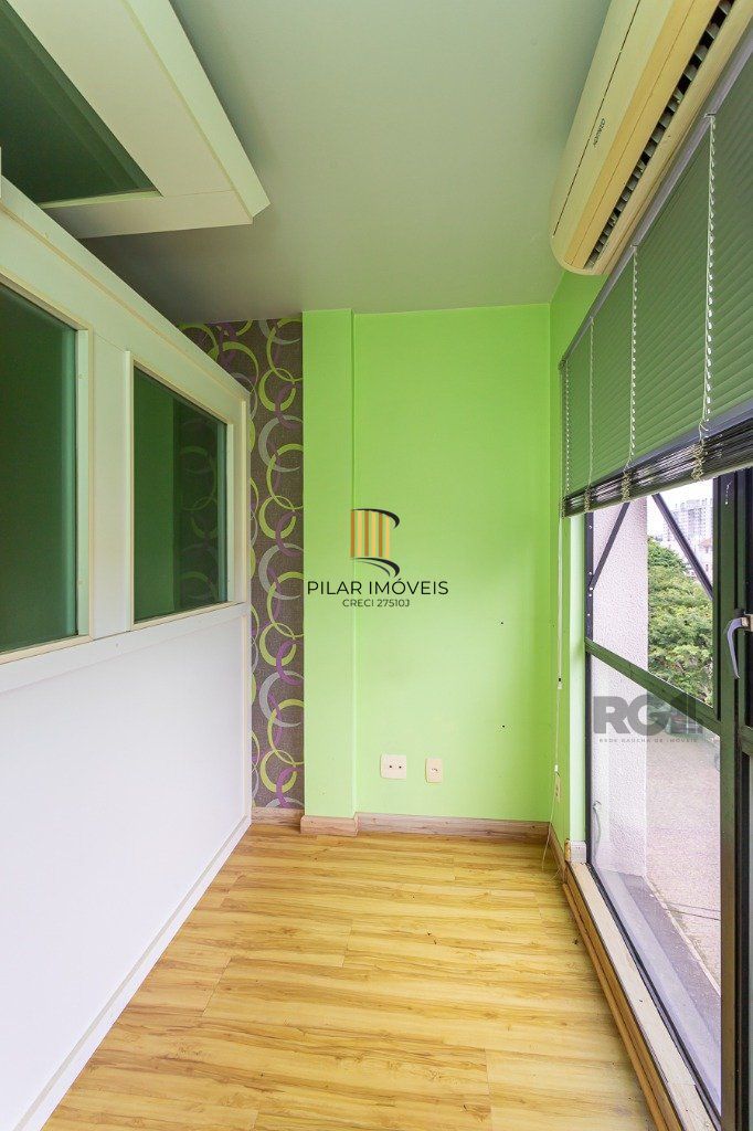 Sala comercial no Menino Deus desocupada