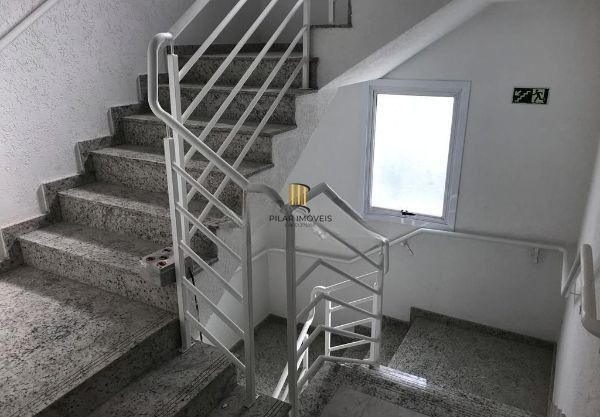 Apartamento no Passo D'areia de 2 dormitórios e 2 vagas DESOCUPADO