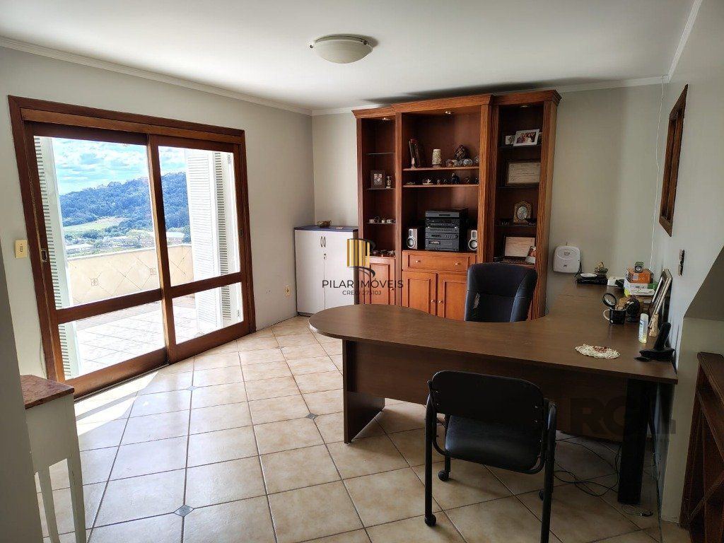 Casa sobrado com 300m² na Vila Nova de 3 dormitórios e 4 vagas