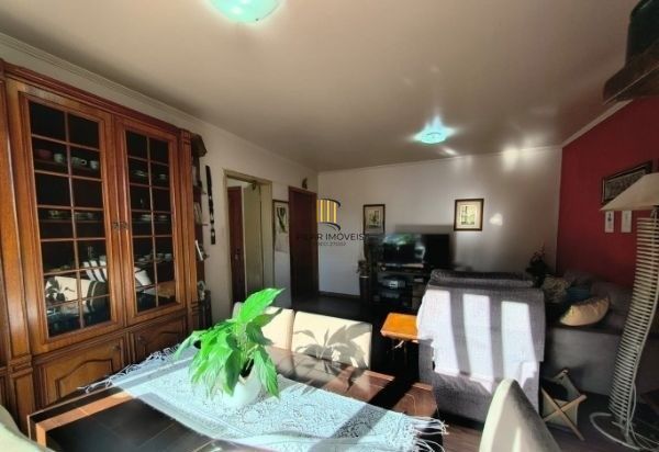 Apartamento de 2 dormitórios com dependência e vaga no bairro Santana