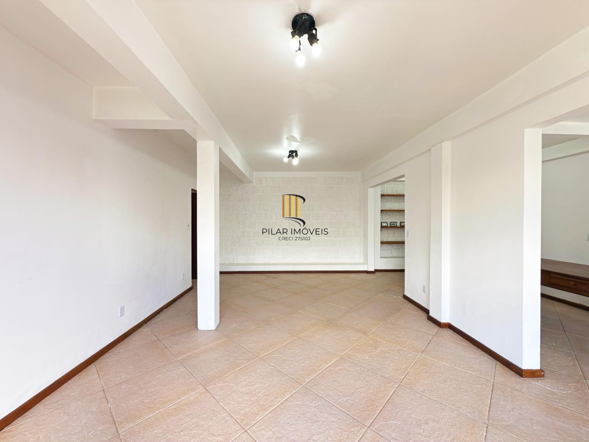 Casa 3 dormitórios no bairro Medianeira