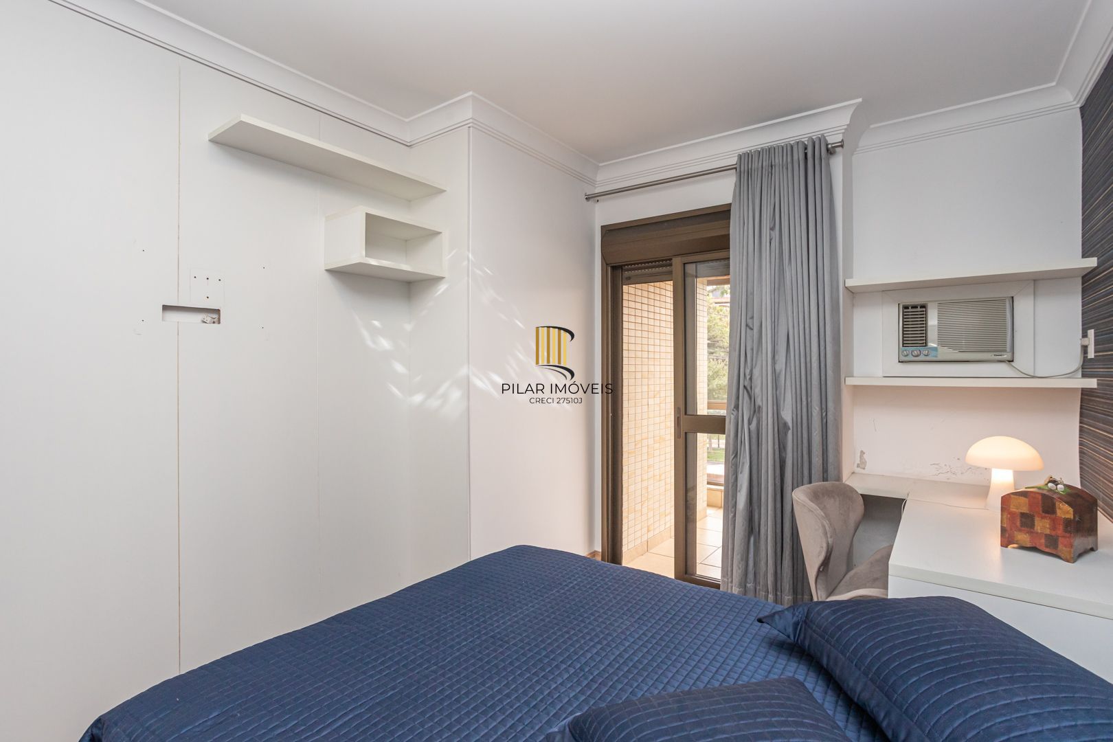 COBERTURA MOBILIADA COM VISTA PARA O GUAÍBA