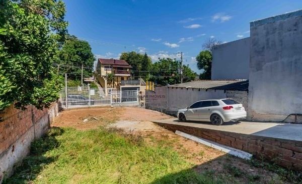 Casa no bairro Jardim Carvalho de 2 dormitórios e amplo pátio