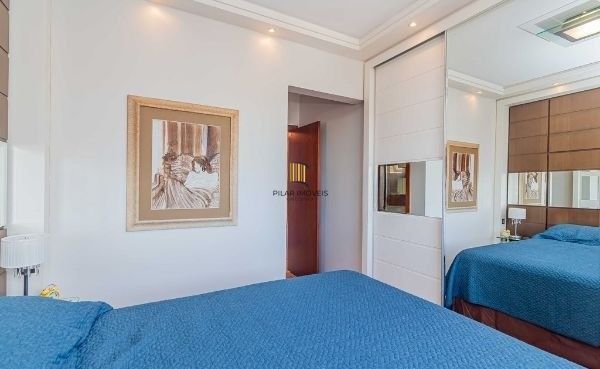 Apartamento no Menino Deus de 2 dormitórios e vaga