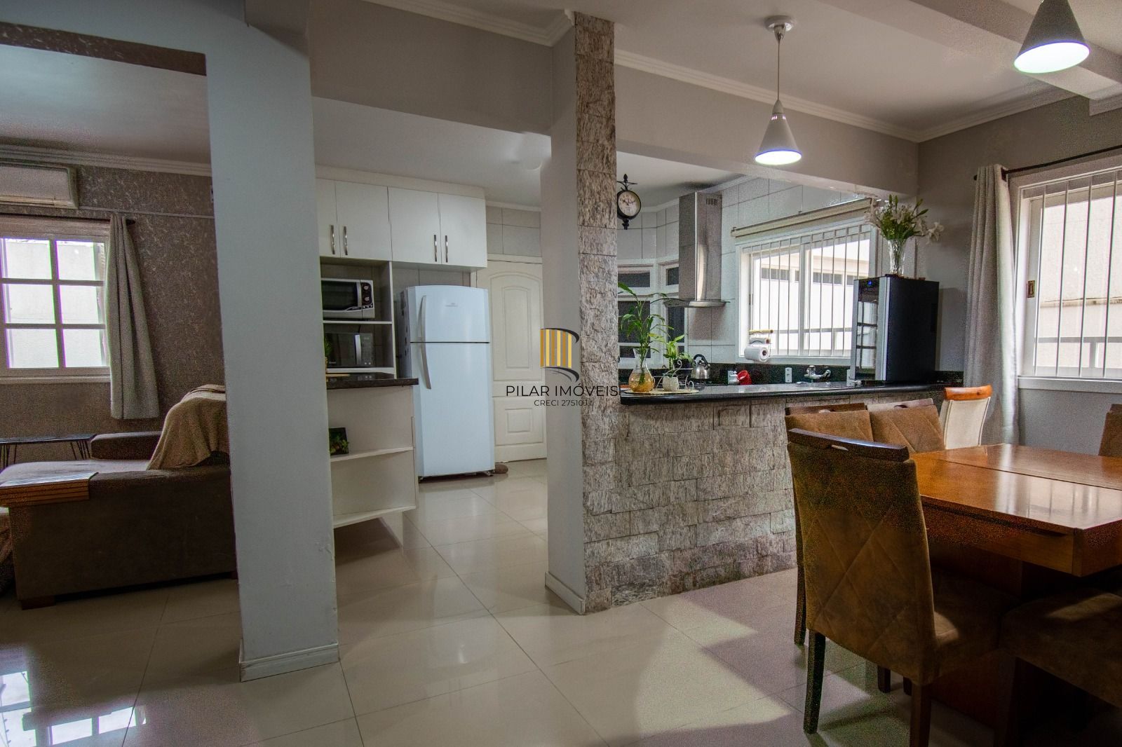 Casa sobrado no bairro Mont Serrat em Canoas